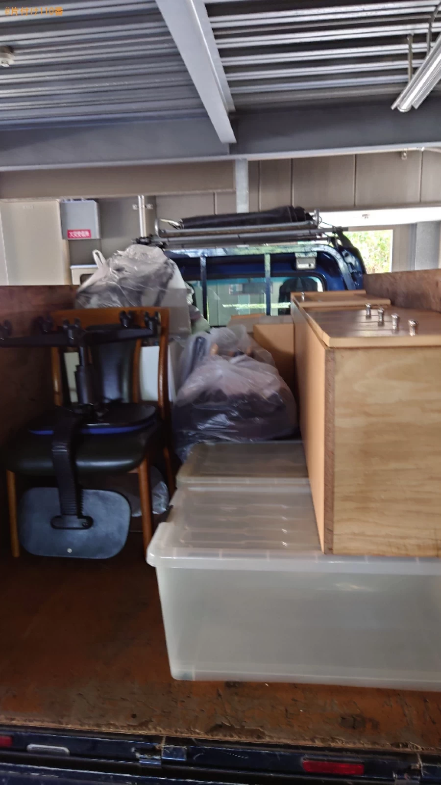 椅子、衣類収納ケース、支柱、家具、ホットカーペット等の回収・処分
